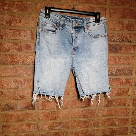 We The Free Raw Hem Avery Bermuda Denim Shorts size 26 - Picture 3 of 8